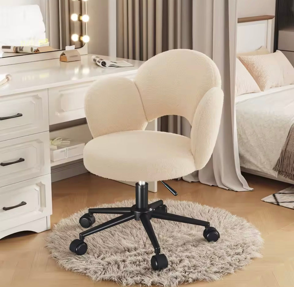 Petal desk chair with wheels